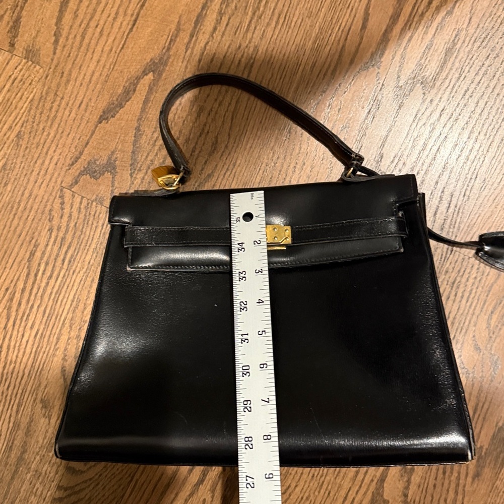 Elegant Vintage Black Leather Handbag - Picture 9 of 10